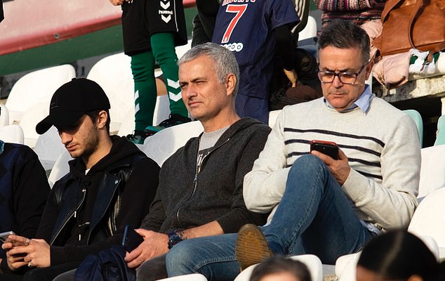 Chùm ảnh: Mourinho trở về quê nhà - Bóng Đá