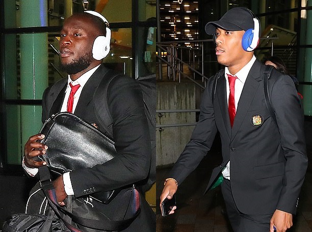 Chùm ảnh Man Utd trở lại Manchester - Bóng Đá