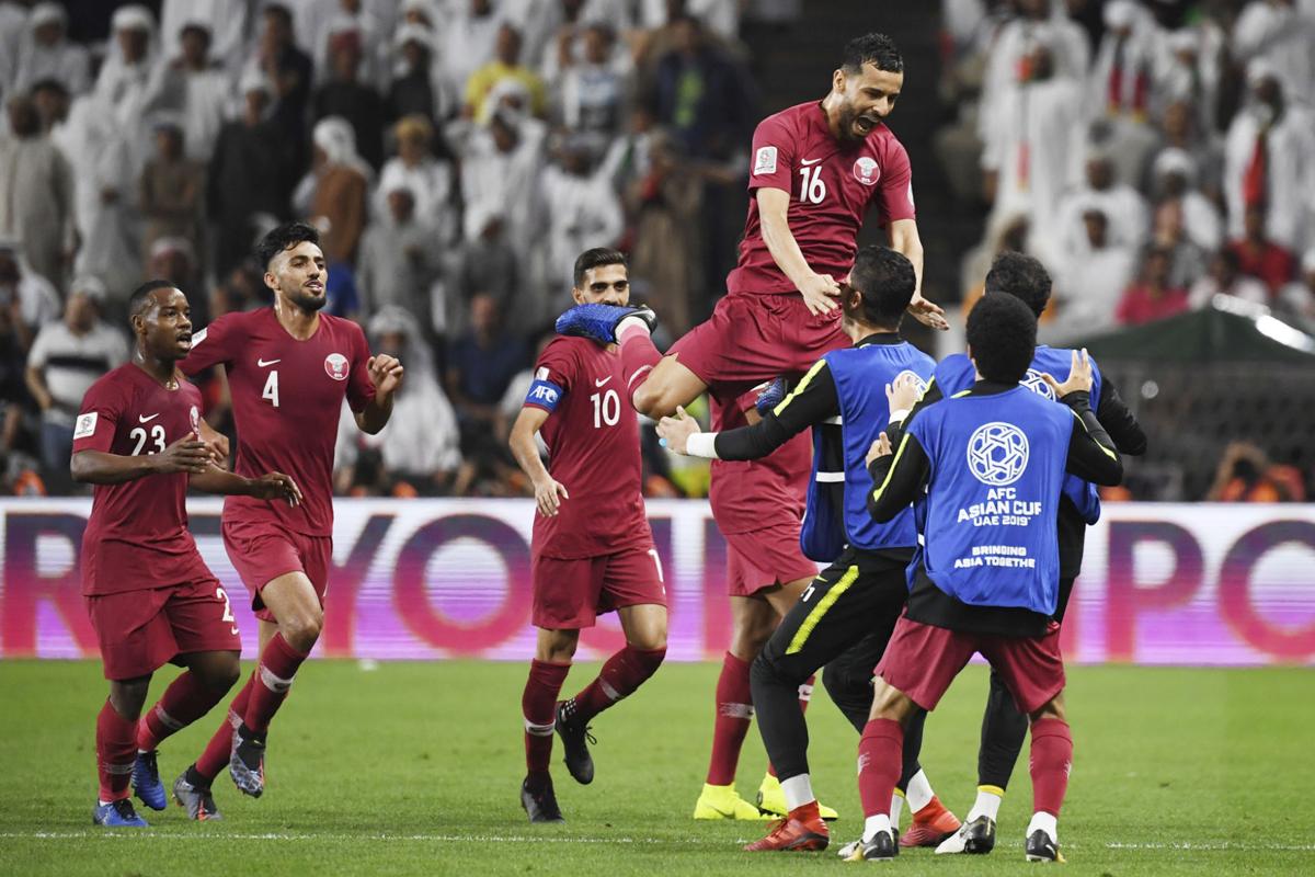 Đại bại trước Qatar, UAE còn để lại hình ảnh cực xấu xí - Bóng Đá
