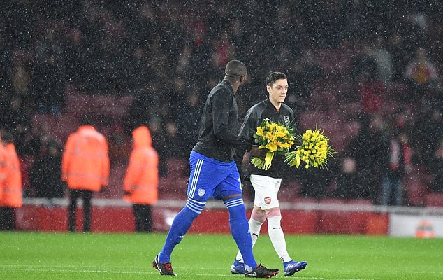 M.U, Arsenal và Cardiff đồng loạt tri ân Sala - Bóng Đá