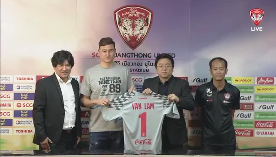 Văn Lâm cực ngầu ra mắt Muangthong United, nhận lương kỷ lục - Bóng Đá