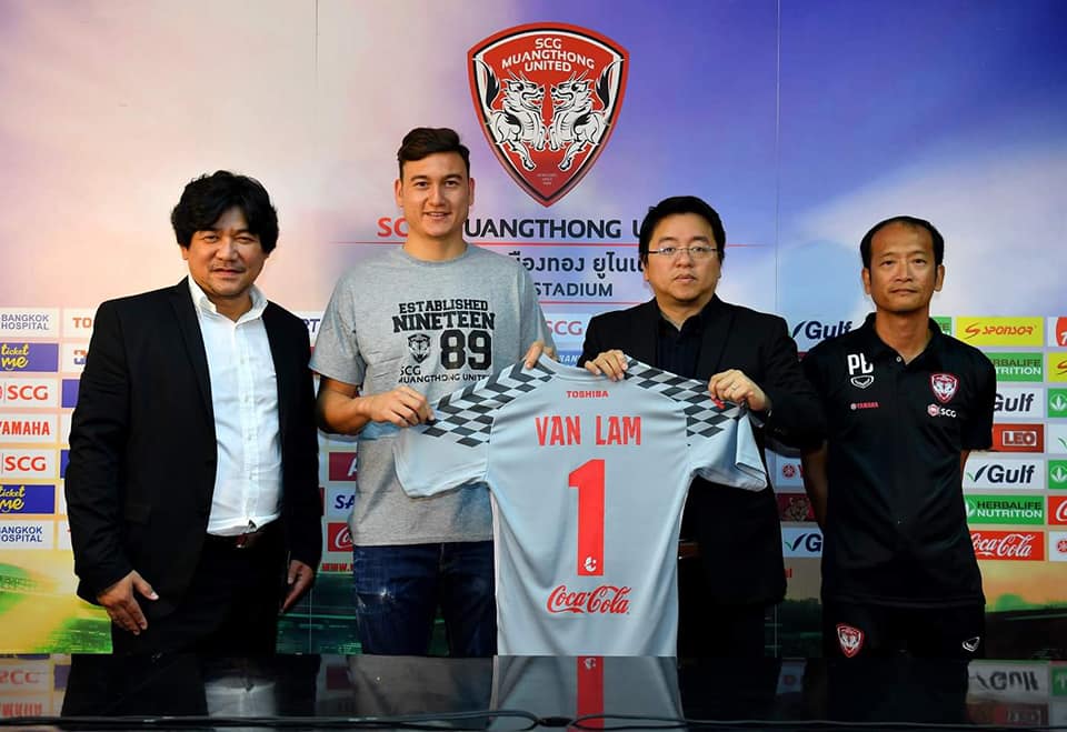 Văn Lâm cực ngầu ra mắt Muangthong United, nhận lương kỷ lục - Bóng Đá