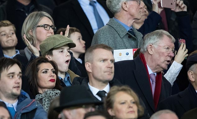 Sir Alex thất thần trên khán đài khi Man Utd thua PSG - Bóng Đá