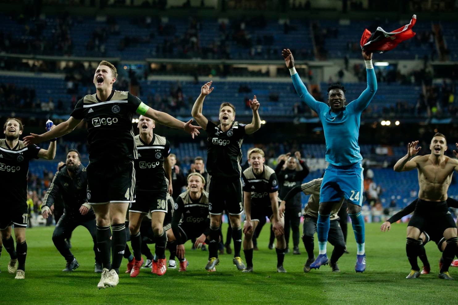 Real Madrid sụp đổ, người cũ Man Utd ăn mừng điên cuồng - Bóng Đá