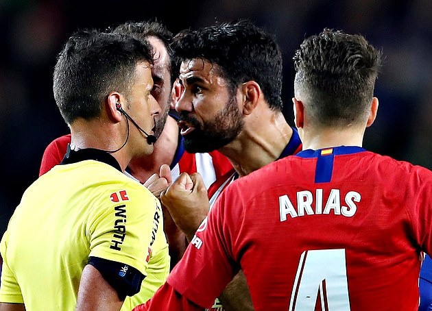 Chửi trọng tài 1 câu kinh tởm, Diego Costa 'đi tắm sớm' chỉ sau 28 phút trận gặp Barca - Bóng Đá