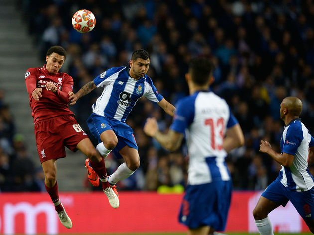 Đội hình tiêu biểu tứ kết Champions League: Thần tượng Ronaldo sát vai Messi! - Bóng Đá