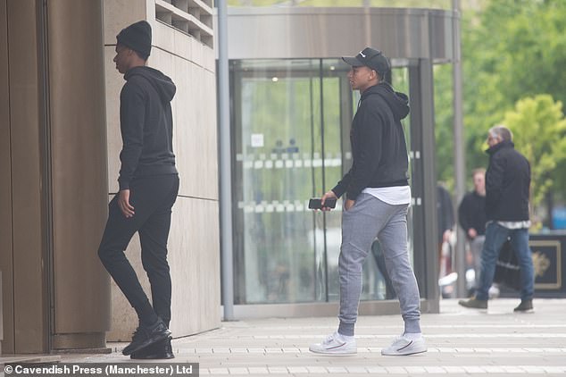 Ảnh Lingard và Rashford hẹn hò - Bóng Đá