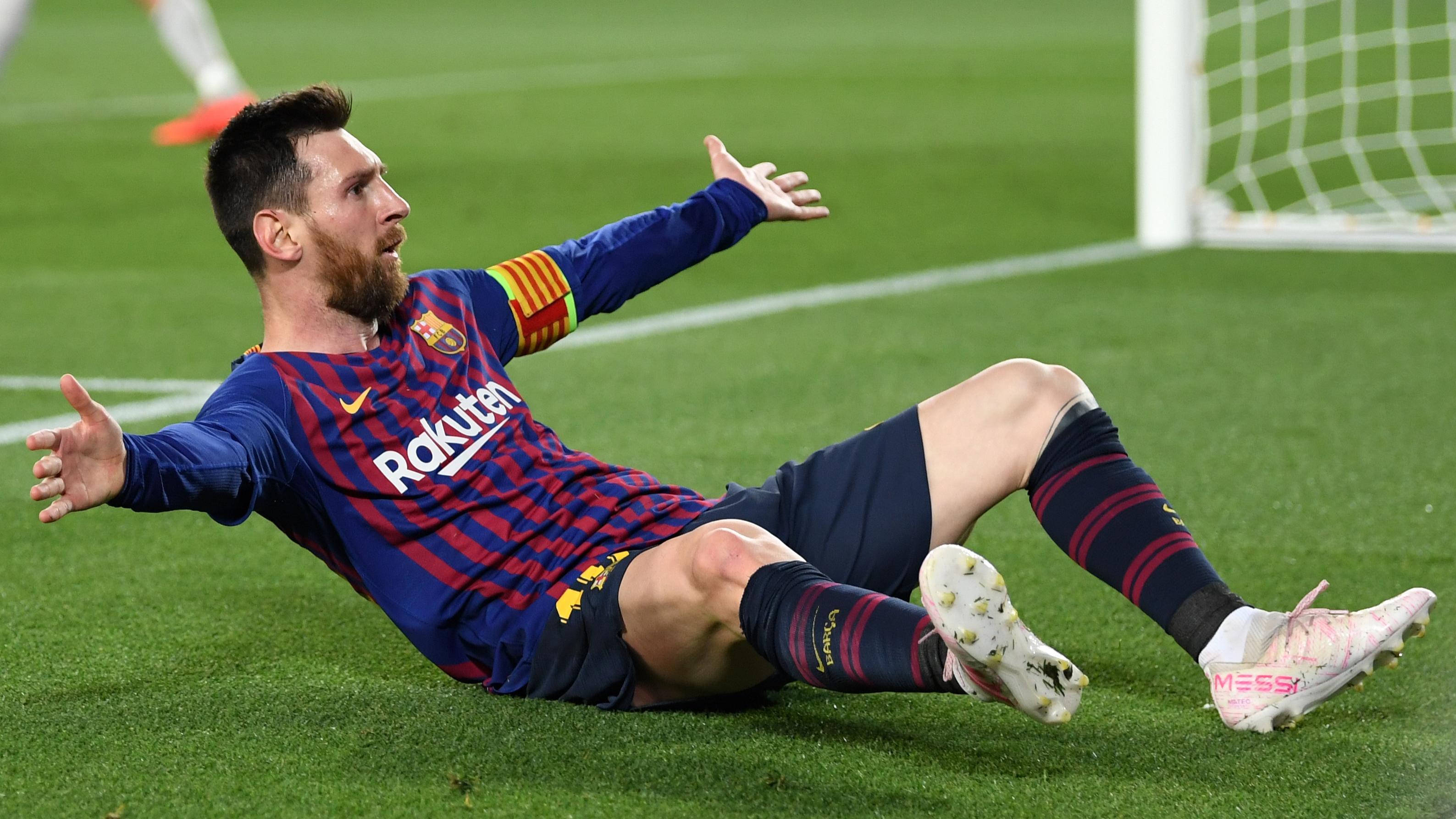 Một mình Messi trong vòng vây Van Dijk và 2, 3 cầu thủ Liverpool - Bóng Đá