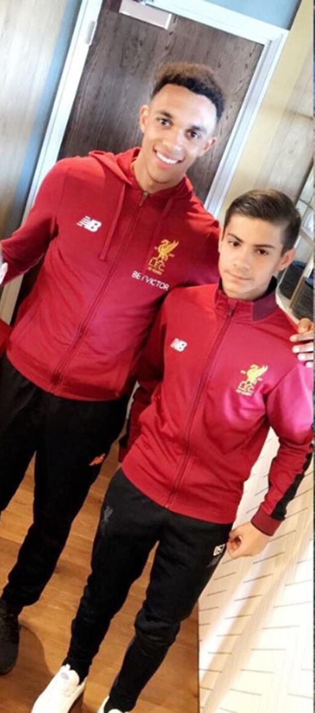 Cậu bé 'ballboy' mới đích thực là người hùng của Liverpool? - Bóng Đá