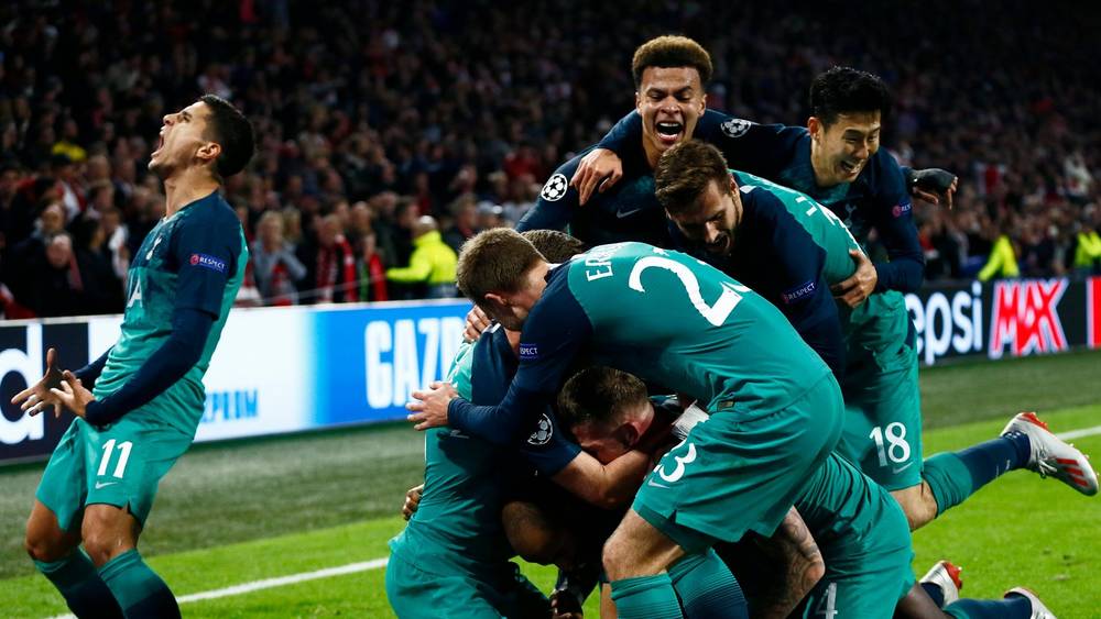 HLV Pochettino giơ ngón tay cái sau trận thắng - Bóng Đá