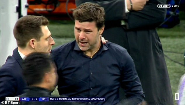 Pochettino gục đầu, khóc nức nở khi Tottenham ngược dòng không tưởng - Bóng Đá