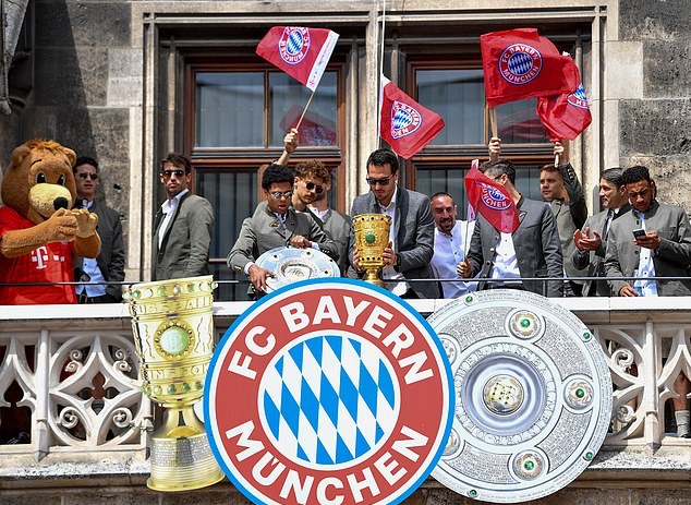 Bayern Munich ăn mừng cú đúp - Bóng Đá