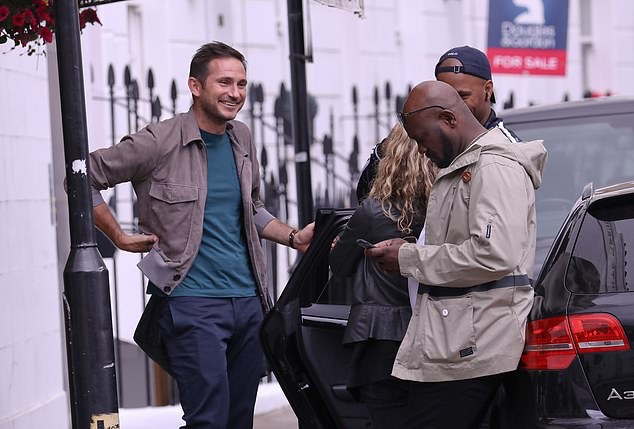 XONG! Có mặt ở London, Lampard sắp thay thế Sarri - Bóng Đá