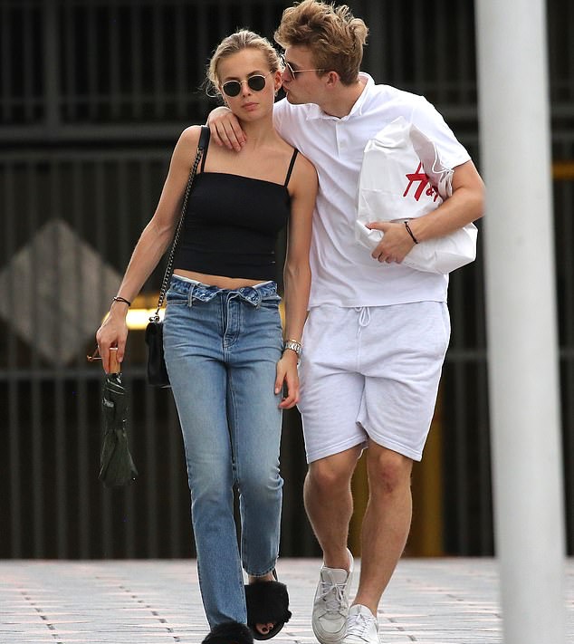 Matthijs de Ligt mulls over huge transfer decision on holiday with model girlfriend with PSG, Juventus and Barcelona chasing the most in-demand young star - Bóng Đá