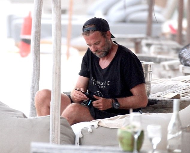 Jurgen Klopp soaks up the sun in Mexico as he relaxes with his wife after masterminding Champions League success  - Bóng Đá
