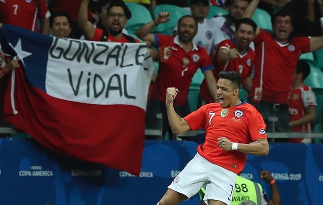 'When I play for my country, I'm always happy': Sanchez fires Chile to Copa quarters - Bóng Đá