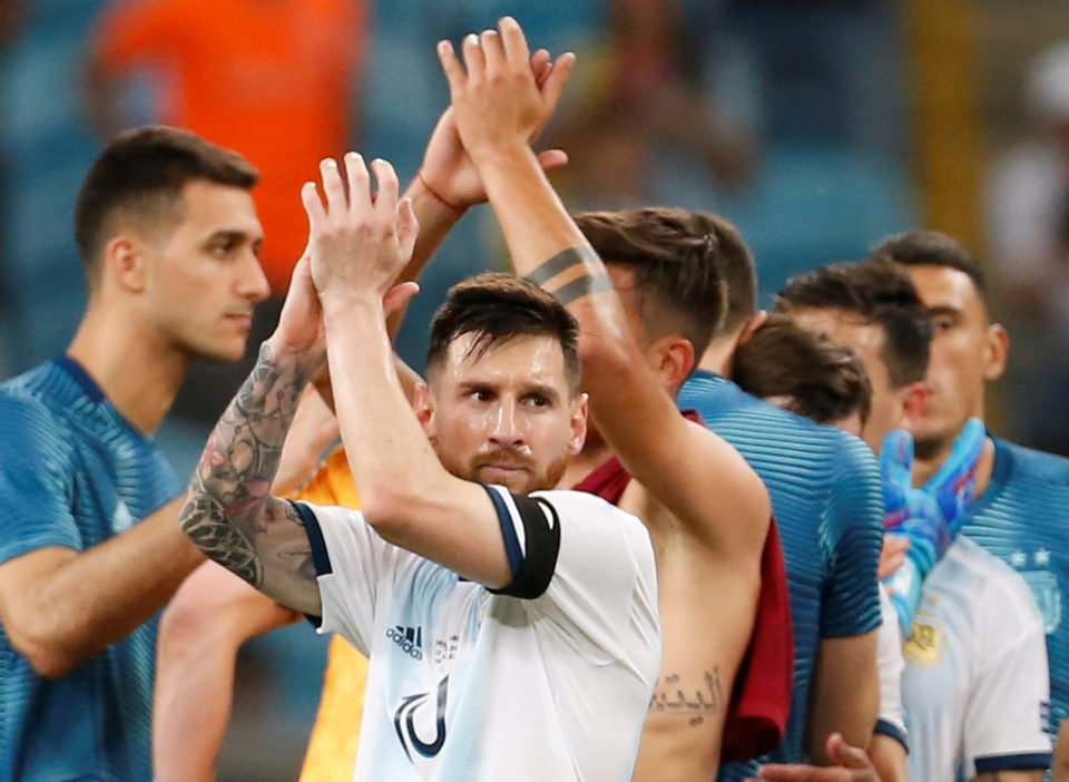Messi trông khá khắc khổ khi Argentina 'chết đi sống lại' - Bóng Đá