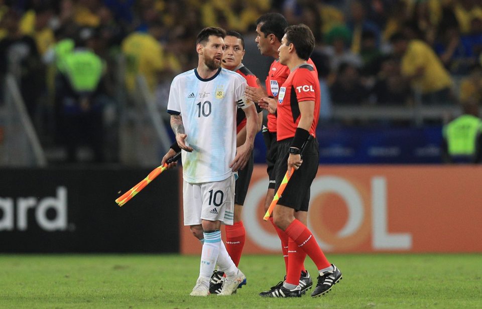 Lionel Messi blames Copa America ‘corruption’ after red card against Chile - Bóng Đá