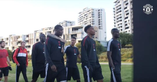 The truth behind Paul Pogba & Jesse Lingard’s ‘bust-up’ in Manchester United tour video - Bóng Đá