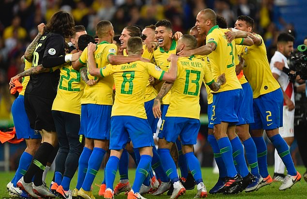 Roberto Firmino, Gabriel Jesus and Philippe Coutinho are joined by Brazil team-mates as they celebrate Copa America success in Rio de Janeiro - Bóng Đá