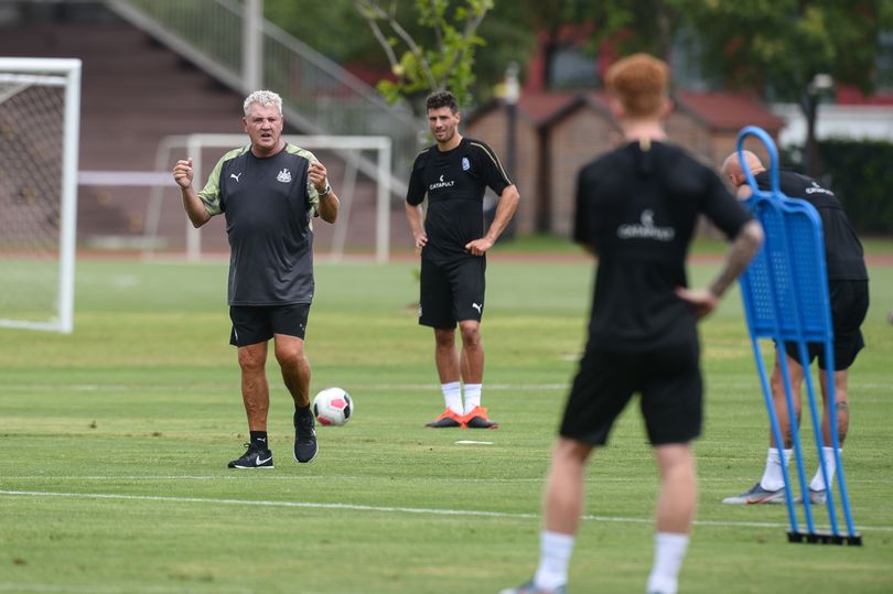 Newcastle manager Steve Bruce responds to Manchester United Sean Longstaff transfer interest - Bóng Đá