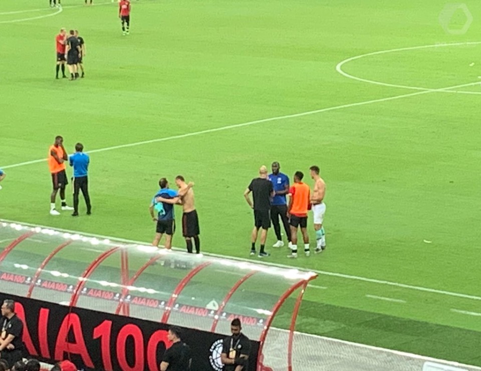 Ảnh Lukaku gặp gỡ BLĐ Inter Milan - Bóng Đá