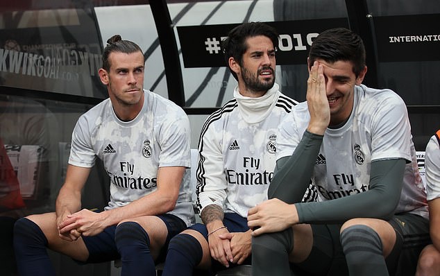Bale is baffled at being left in the cold by Zidane... but after Asensio injury, he may have to make it work with Bale - Bóng Đá