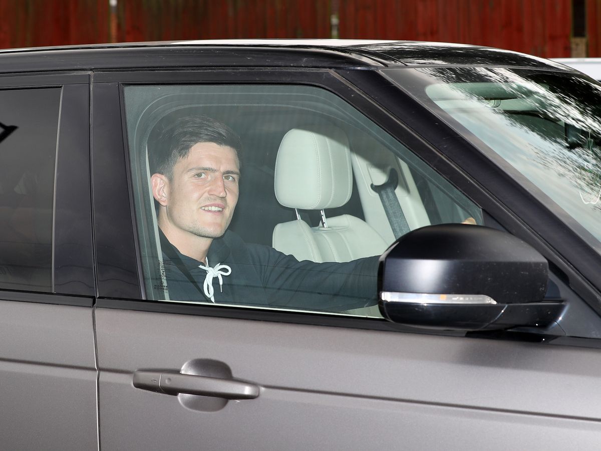 Manchester United's new world-record defensive signing Harry Maguire takes shopping trip out to SPAR with his fiancee and daughter - Bóng Đá