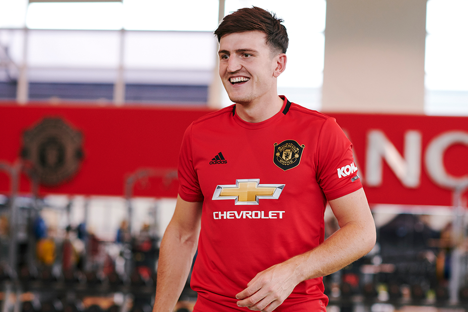 Manchester United's new world-record defensive signing Harry Maguire takes shopping trip out to SPAR with his fiancee and daughter - Bóng Đá