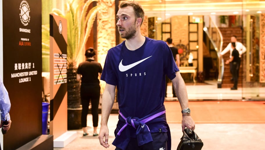 What Christian Eriksen Said to Manchester United Fan Amid Transfer Rumours - Bóng Đá