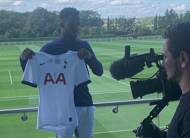 Tottenham Hotspur complete the £25m signing of Ryan Sessegnon from Fulham.  - Bóng Đá