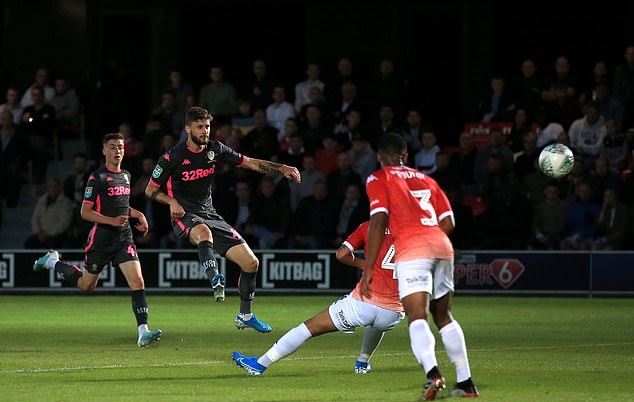 Sir Alex watches on as Eddie Nketiah scores on Leeds debut to help knock Salford City out of Carabao Cup  - Bóng Đá