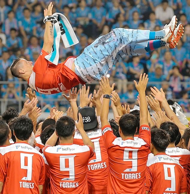 Fernando Torres suffers humiliating defeat in his last-ever game as a professional after Vissel Kobe put SIX past Sagan Tosu  - Bóng Đá