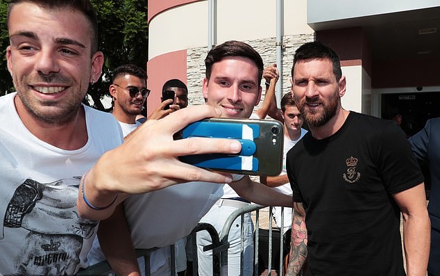 Messi & Van Dijk arrives for UEFA's player of the year - Bóng Đá