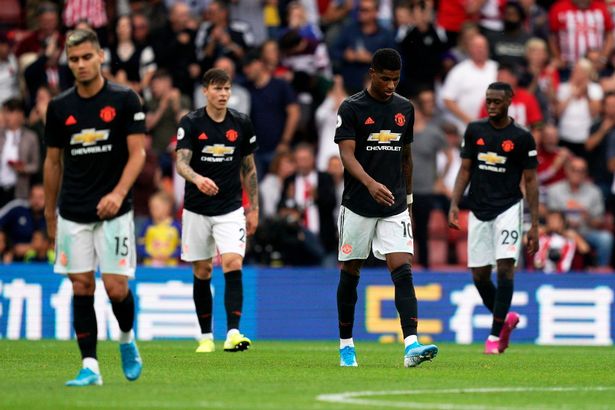 ‘Words exchanged’ between Manchester United stars in dressing room after Southampton draw - Bóng Đá