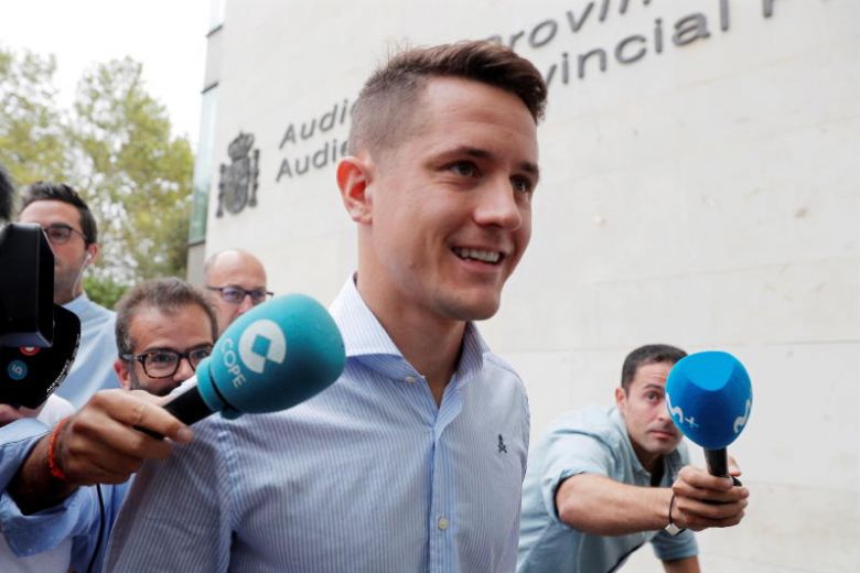 Ander Herrera arrives at court in Spain as he and 41 other defendants face trial over alleged match-fixing in a 'suspect' game  - Bóng Đá
