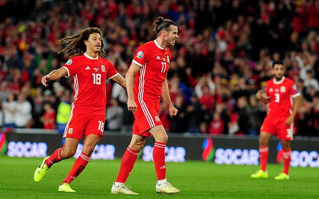 Wales 2-1 Azerbaijan: Real Madrid winger Gareth Bale nets late header to salvage victory in Euro 2020 qualifier - Bóng Đá