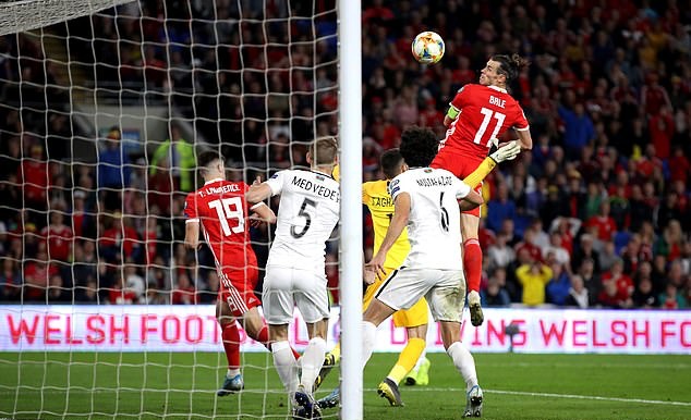 Wales 2-1 Azerbaijan: Real Madrid winger Gareth Bale nets late header to salvage victory in Euro 2020 qualifier - Bóng Đá