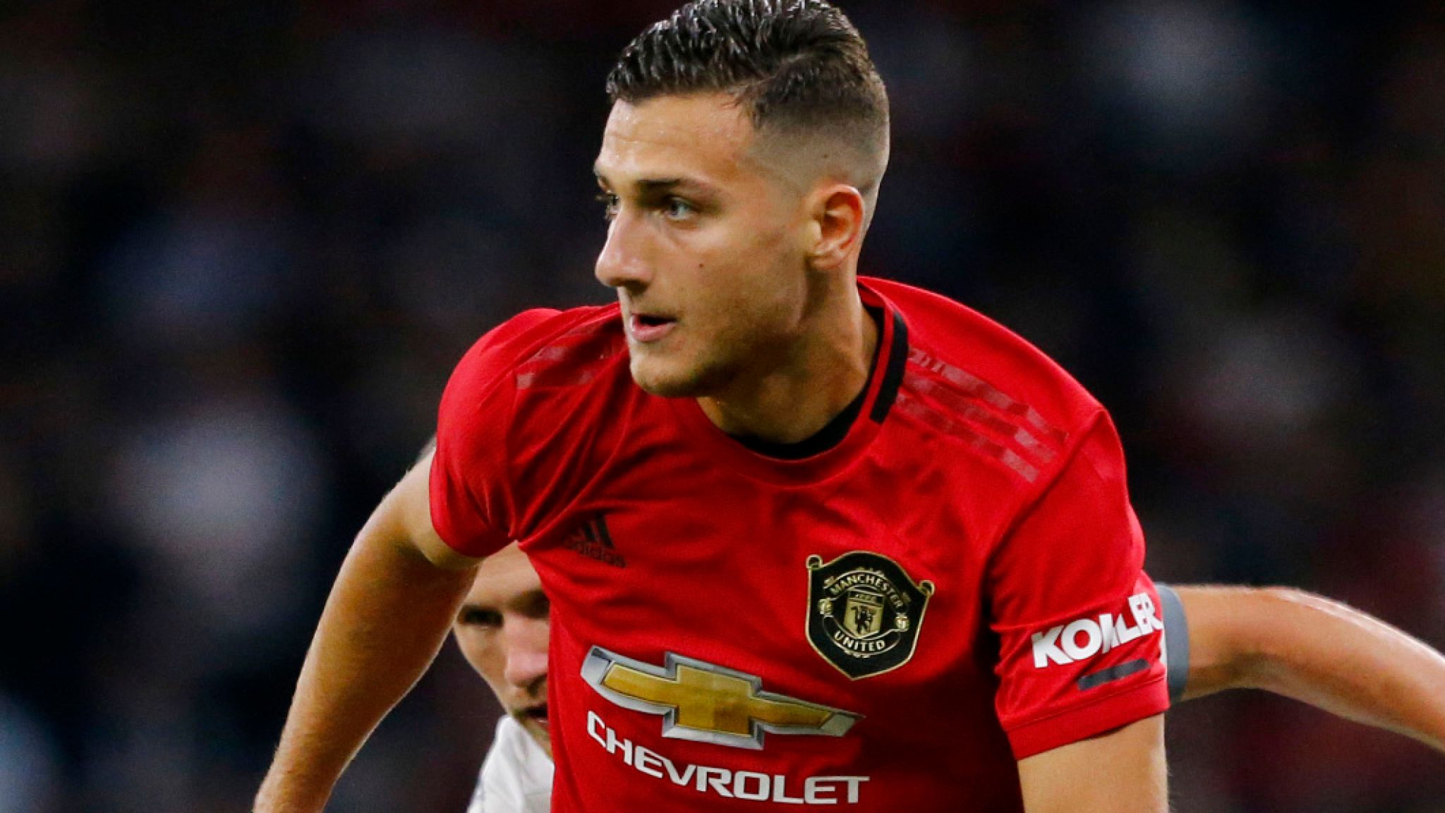 United's Dalot visits 'Miracle Doctor' in Shanghai - Bóng Đá