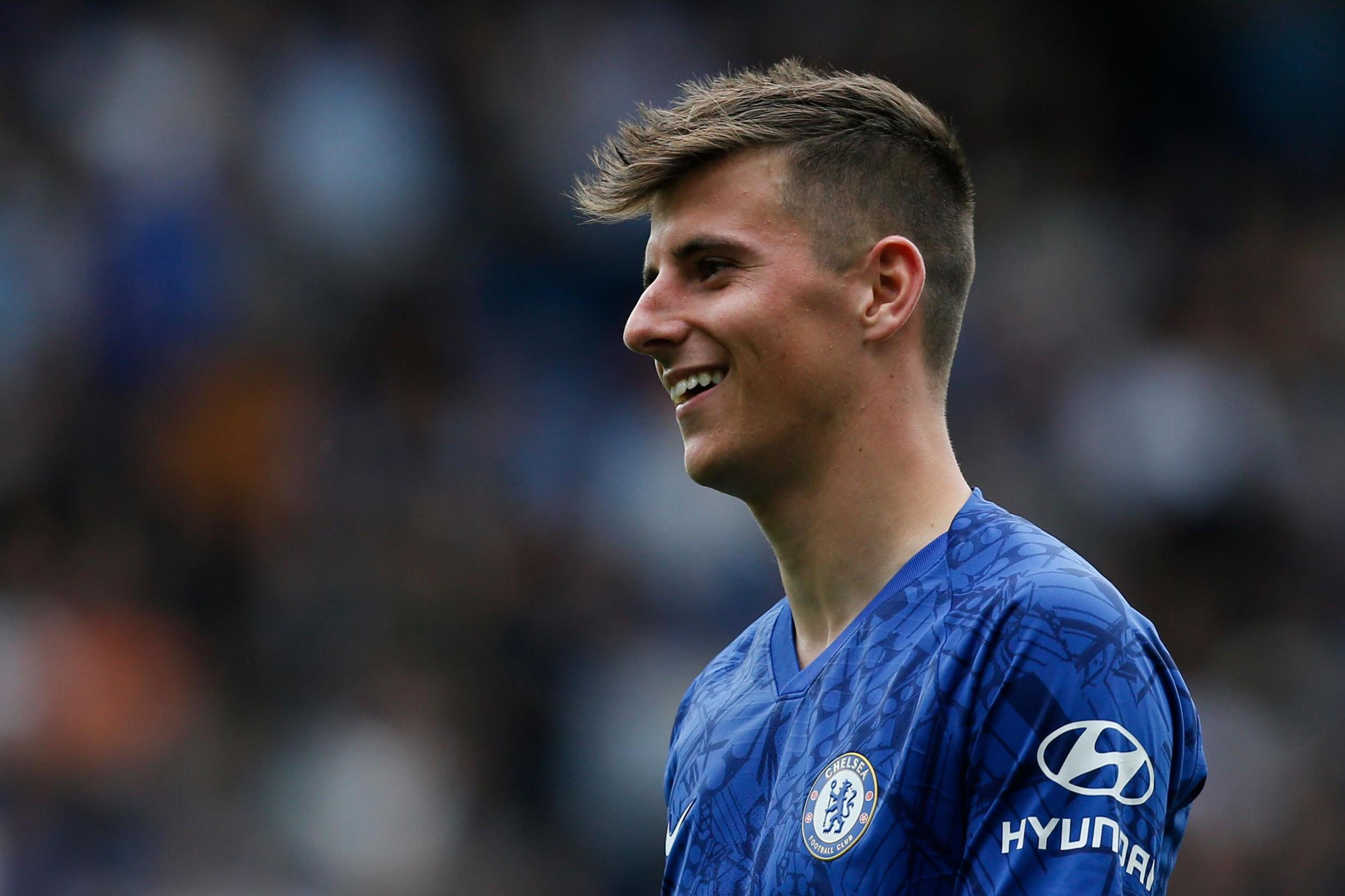 Frank Lampard refuses to rule out Mason Mount playing against Liverpool despite limping off midweek - Bóng Đá