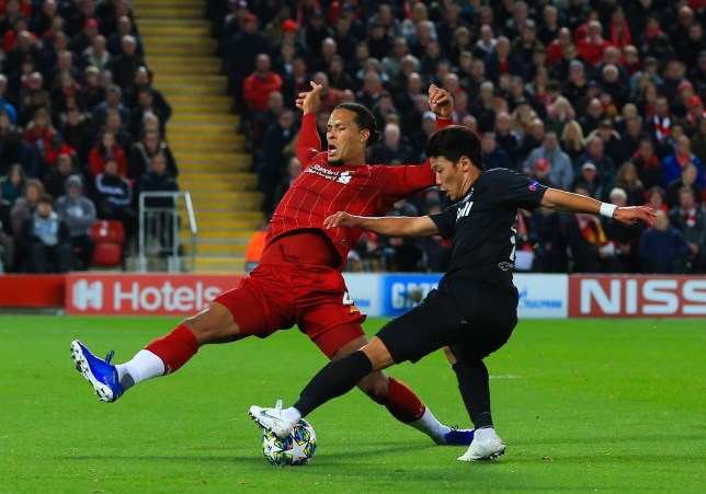 Manchester United fans troll Virgil van Dijk for getting beaten for RB Salzburg goal as Liverpool scrape win at Anfield - Bóng Đá