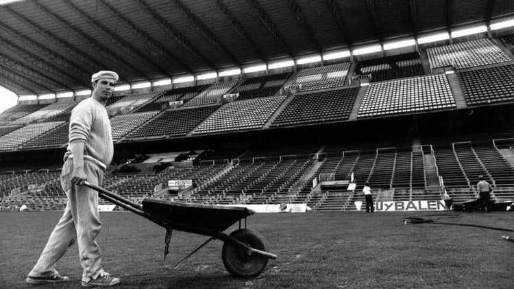 Thánh địa Vicente Calderon của Atletico Madrid hoang tàn không nhận ra - Bóng Đá