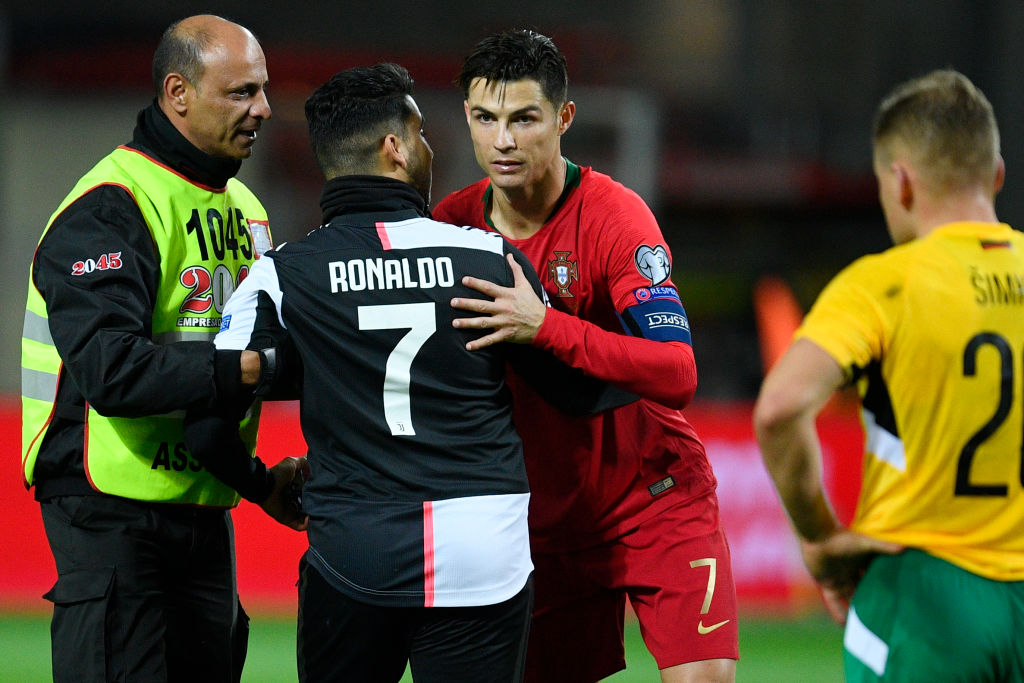 Lập hattrick cực đỉnh, Ronaldo có hành động đặc biệt - Bóng Đá