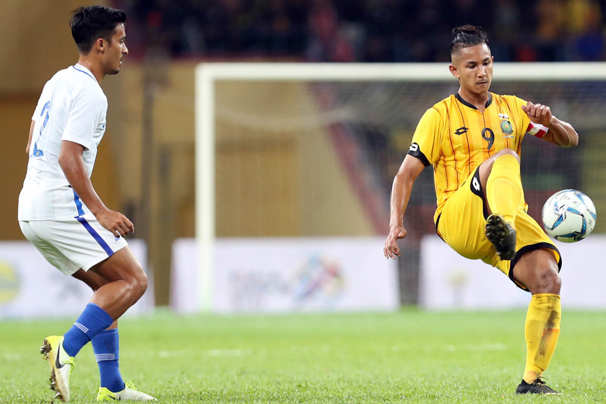 Thủ quân U23 Brunei giàu hơn Messi + Ronaldo, đá bóng chỉ là đam mê - Bóng Đá