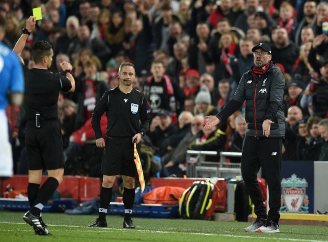 What Jurgen Klopp told referee before receiving yellow card during Liverpool’s Champions League draw with Napoli - Bóng Đá