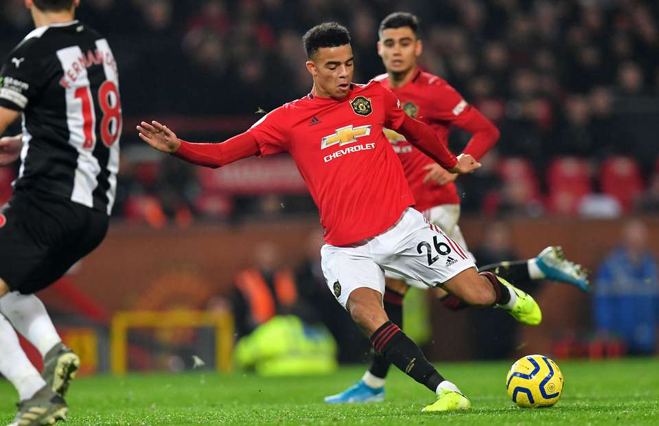 Mason Greenwood proves he's the second coming of Robin van Persie with screamer v Newcastle - Bóng Đá