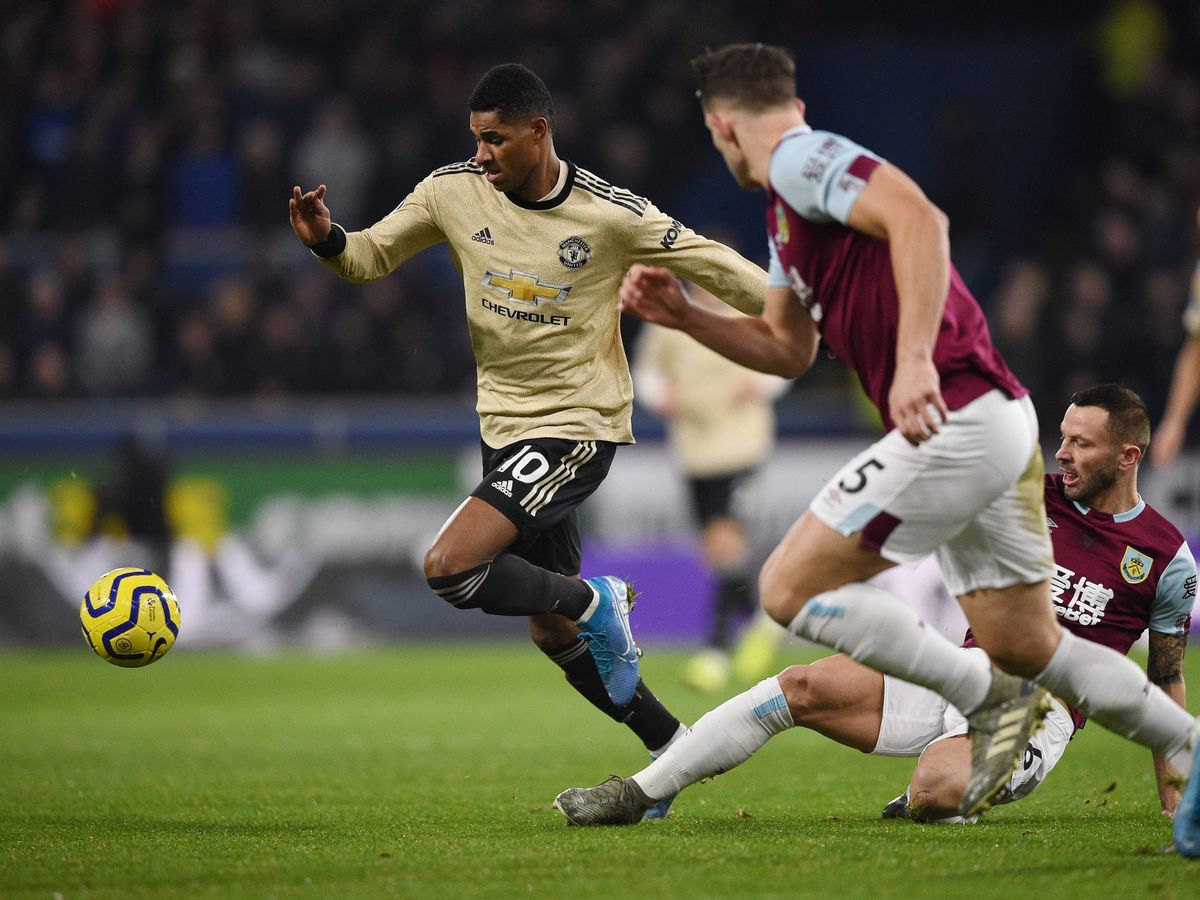 Manchester United climbed to fifth in the Premier League after beating Burnley - Bóng Đá