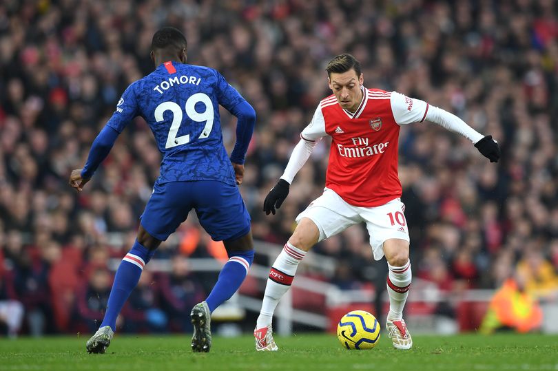 Mesut Ozil aims dig at Chelsea after Arsenal defeat and has a warning for Manchester United - Bóng Đá