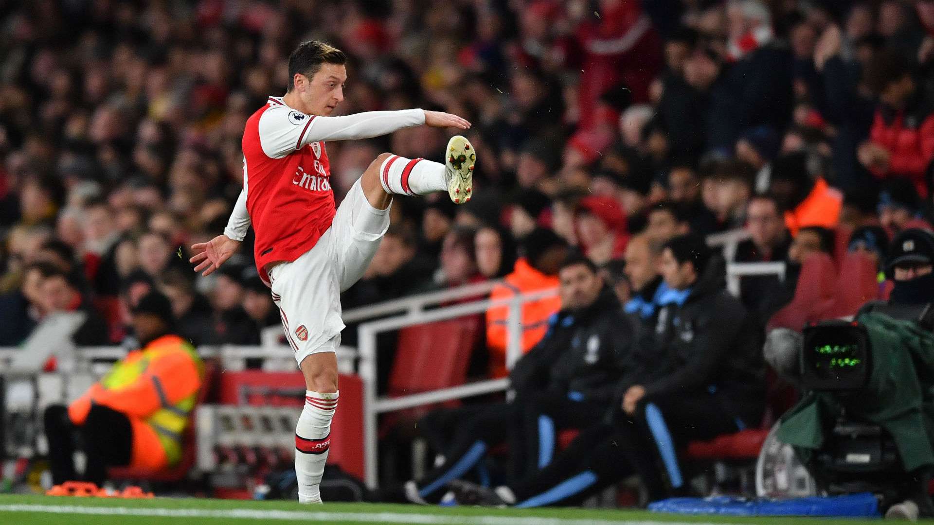 Mesut Ozil running stats for Arsenal against Man Utd put an end to lazy debate - Bóng Đá