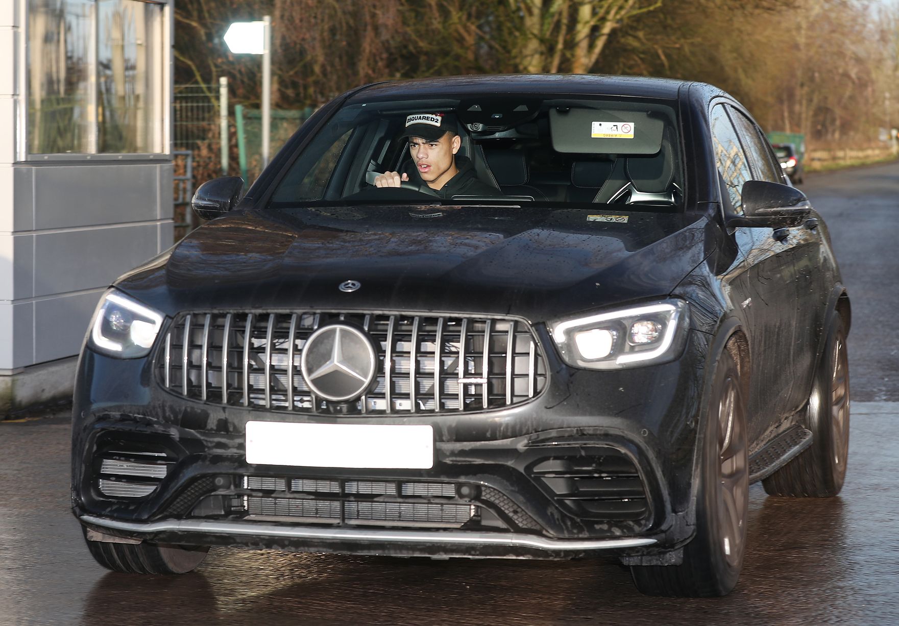 Anthony Martial and Jesse Lingard leave Manchester United training just FIFTEEN MINUTES after arriving - Bóng Đá